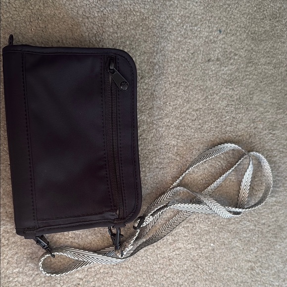 Pacsafe Black Wallet Minimalist Design - Picture 3 of 3